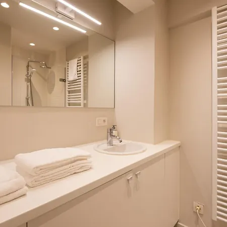 Modern With Large Terrace Close To The Sea アパート オステンド